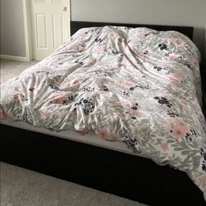 West Elm Queen duvet cover w/ 2euro shams & 1 sham